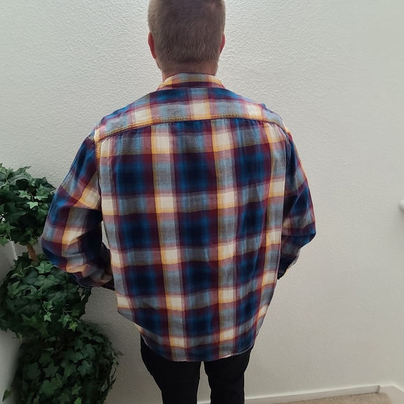 American Eagle Men's Outfitters Flannel - Picture 11 of 11